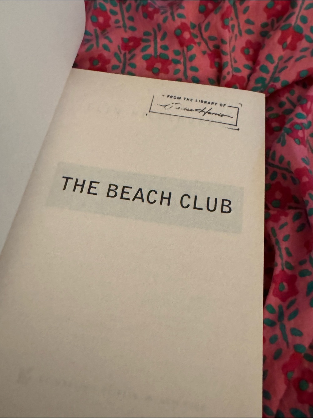 Elin Hilderbrand - The Beach Club (Paperback) like new** - Picture 5 of 5